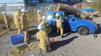 Verkehrsunfall mit eingeklemmter Person